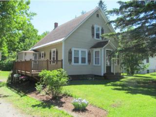 95 Elm St, Adamant, VT 05855 exterior