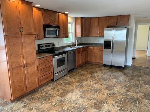 132 Frontenac St, Chicopee, MA 01020 exterior
