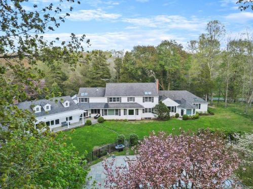 61 Hunting Ridge Rd, Greenwich, CT 06831 exterior