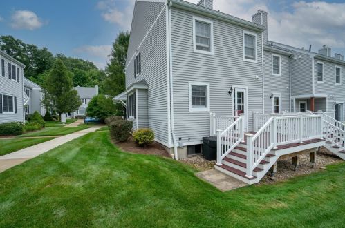 27 Shadow Brook Est, South Hadley Falls, MA 01075 exterior