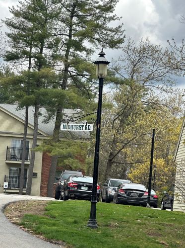 424 Midhurst Rd, Nashua, NH 03062 exterior
