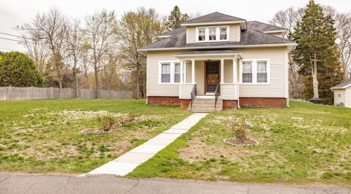 695 Amostown Rd, West Springfield, MA 01089 exterior