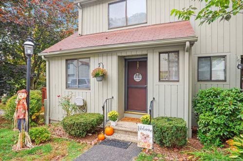 212 Concord Ct, Beacon Falls, CT 06403 exterior