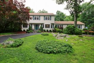 84 Revere Dr, Ridgefield, CT 06877 exterior