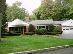 386 Quinobequin Rd, Newton, MA 02468 exterior