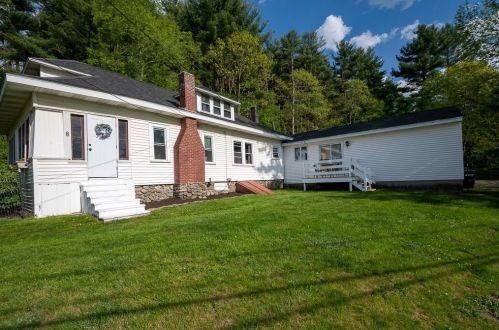 8 Worcester Rd, Charlton, MA 01507 exterior
