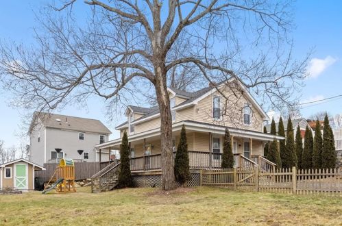 17 Marques St, Cumberland, RI 02864 exterior
