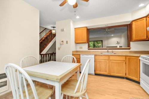 8 Driftway Rd, Danbury, CT 06811 exterior