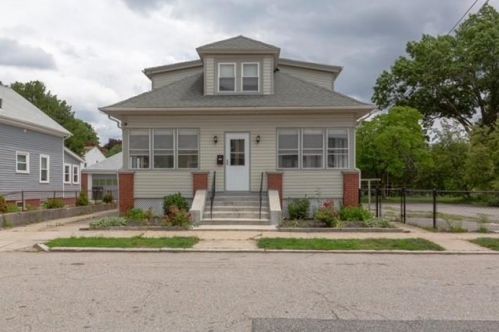 251 Jastram St, Providence, RI 02908 exterior