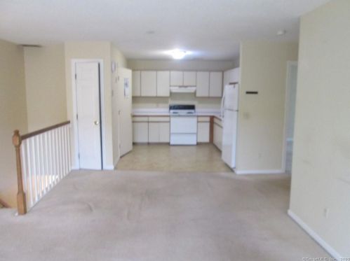 10 Commodore Cmns, Derby, CT 06418 exterior