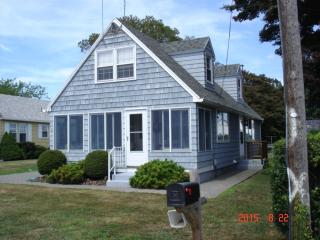 7 Saltaire Ave, Niantic, CT 06357 exterior