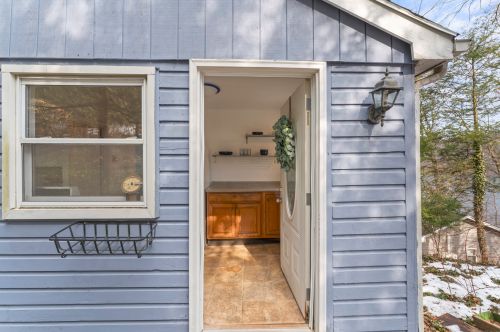 8 Bankside Trl, Sandy Hook, CT 06482 exterior