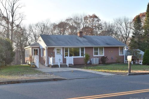 812 Vauxhall Street Ext, Waterford, CT 06385 exterior