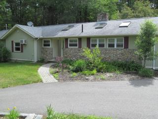 4 Hammar Rd, Nashua, NH 03062 exterior