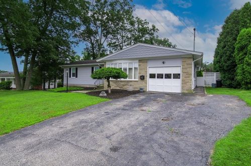 16 Teakwood Dr, Johnston, RI 02919 exterior