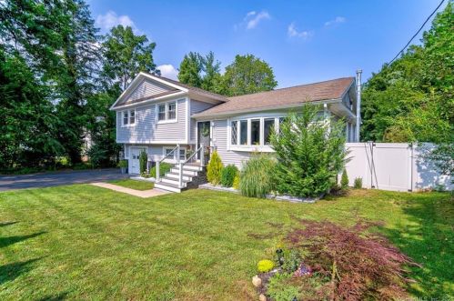970 Cutspring Rd, Stratford, CT 06614 exterior
