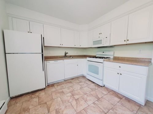 21 Willowbrook Ct, Stamford, CT 06902 exterior