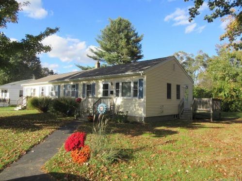 24 Zion Ct, Groton, CT 06340 exterior