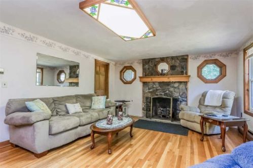 26 Hampstead Rd, Sandown, NH 03873 exterior