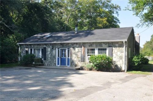 453 Lake Rd, Tiverton, RI 02878 exterior