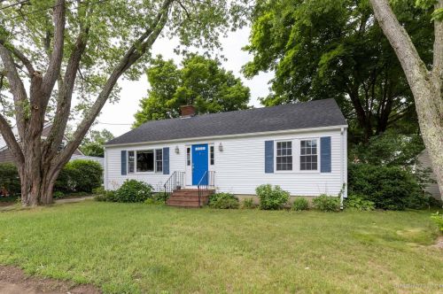 5 Colonial Rd, Kittery, ME 03904 exterior