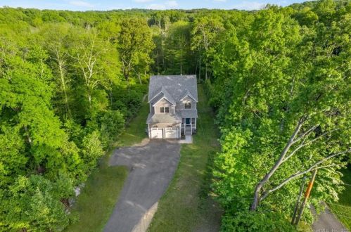 39 Richards Dr, Upper Stepney, CT 06468 exterior