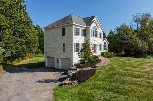 2 Fieldstone Ln, Hampton Falls, NH 03844 exterior