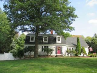 15 Wedgewood Dr, Danbury, CT 06811 exterior