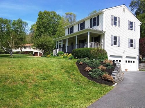 52 Meadowland Dr, Gaylordsville, CT 06755 exterior