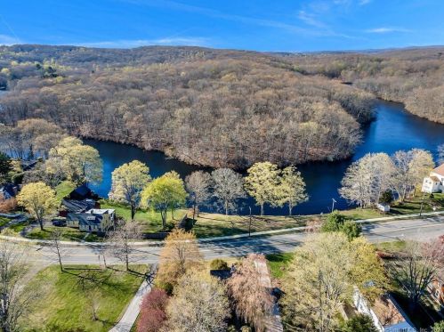130 Main St, Centerbrook, CT 06409 exterior