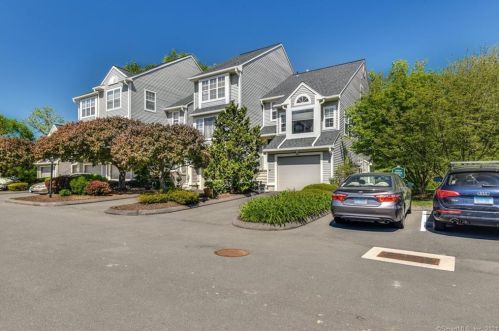 220 Algonquin Trl, Bridgeport, CT 06611 exterior