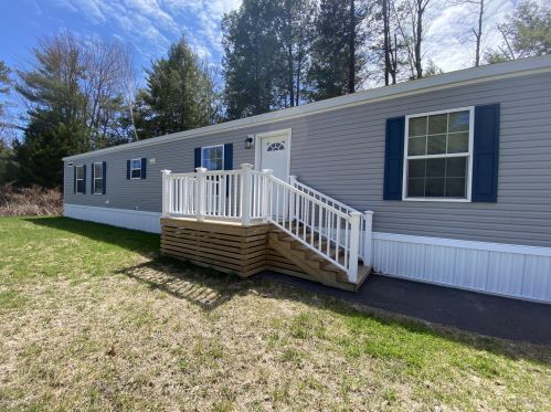 2 Haskell Cir, Topsham, ME 04086 exterior