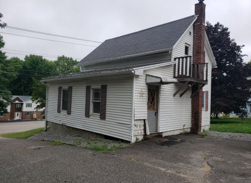 334 River Rd, Lewiston, ME 04240 exterior