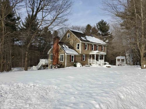 32 Holstein Ave, Londonderry, NH 03053 exterior