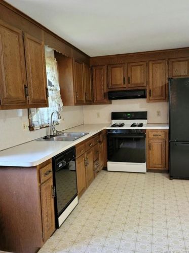 320 Alexander Rd, New Britain, CT 06053 exterior