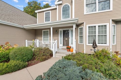 23 Compass Ct, Niantic, CT 06357 exterior