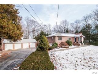 46 Brookwood Ln, Huntington, CT 06484 exterior