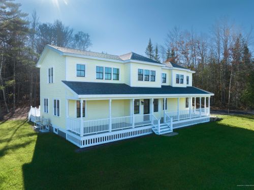 4 Bowling Green Ln, Belfast, ME 04915 exterior
