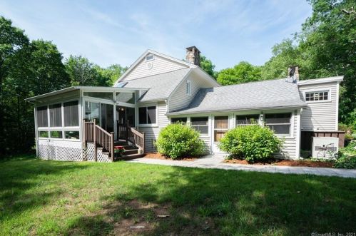 21 Laurel St, Chester, CT 06412 exterior