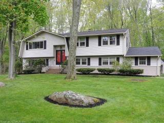 65 Hintz Dr, Wallingford, CT 06492 exterior