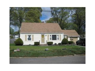 154 Sunny Cove Dr, Warwick, RI 02889 exterior