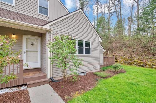 30 Folkstone Rd, East-Windsor, CT 06016 exterior