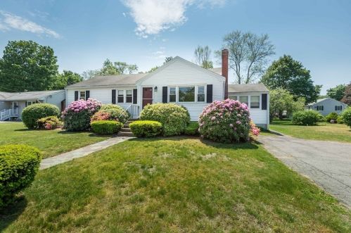 18 Samoset Rd, Woburn, MA 01801 exterior