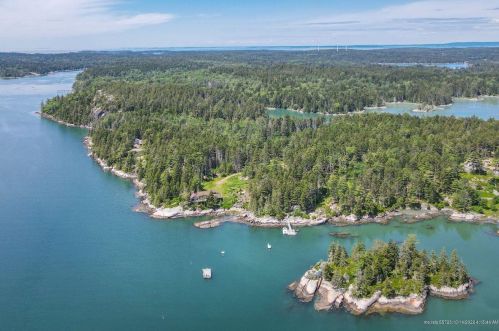 52 Starboard Rock Rd, Vinalhaven, ME 04863 exterior