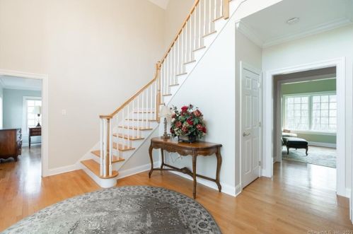 16 Somerset Dr, Waterbury, CT 06762 exterior