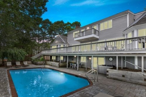 19 Ockway Bay Rd, Mashpee, MA 02649 exterior