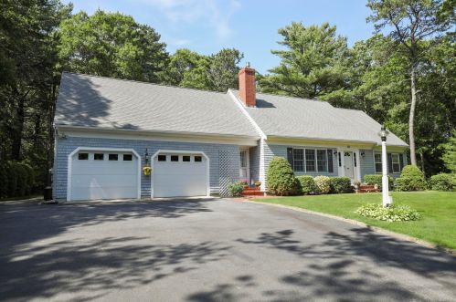 118 Sampsons Mill Rd, Mashpee, MA 02649 exterior