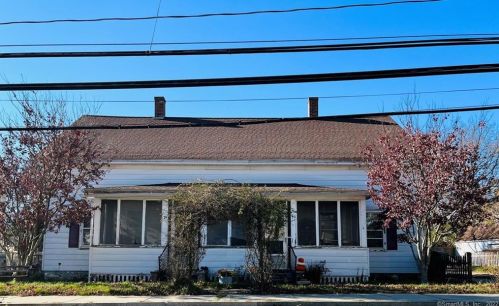72 Main St, Moosup, CT 06354 exterior