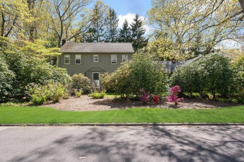 121 Hedgerow Dr, Warwick, RI 02886 exterior