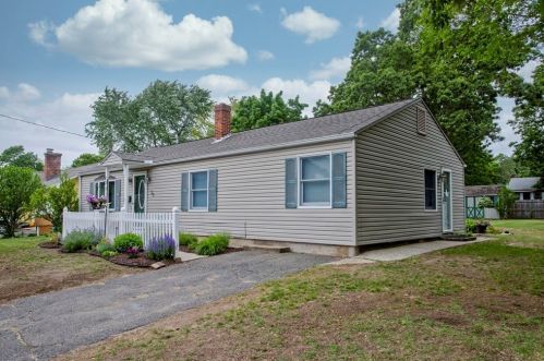 33 Greenpoint Cir, Chicopee, MA 01020 exterior